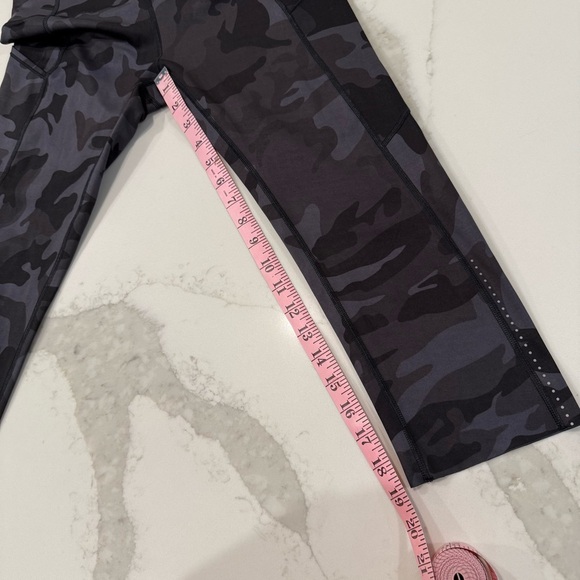 Lululemon Fast & Free High Rise Crop Leggings Women’s 6 Gray Camo Reflective Gym - Picture 9 of 9